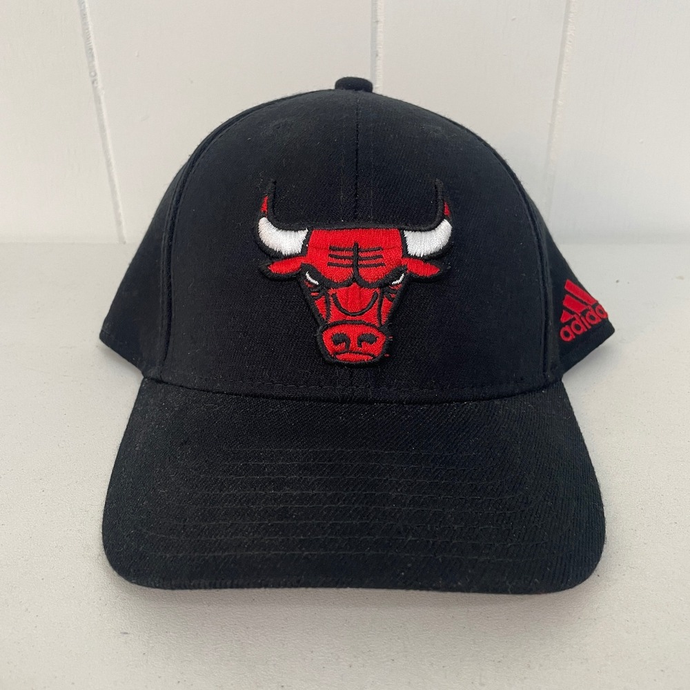 Adidas Chicago Bulls NBA Fitted Hat Cap Black L/XL Fitmax 70 Basketball - Picture 1 of 7